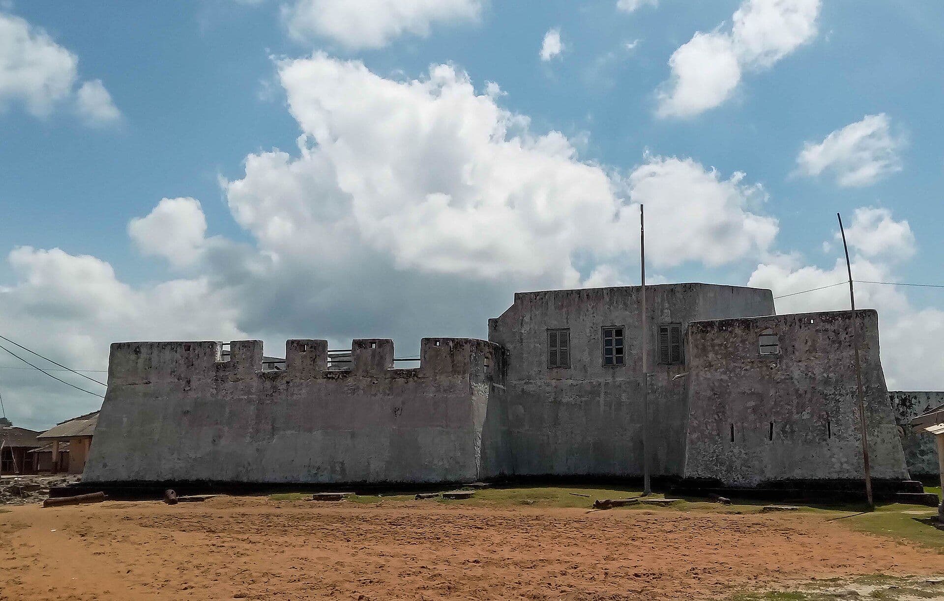 Fort Apollonia, Beyin