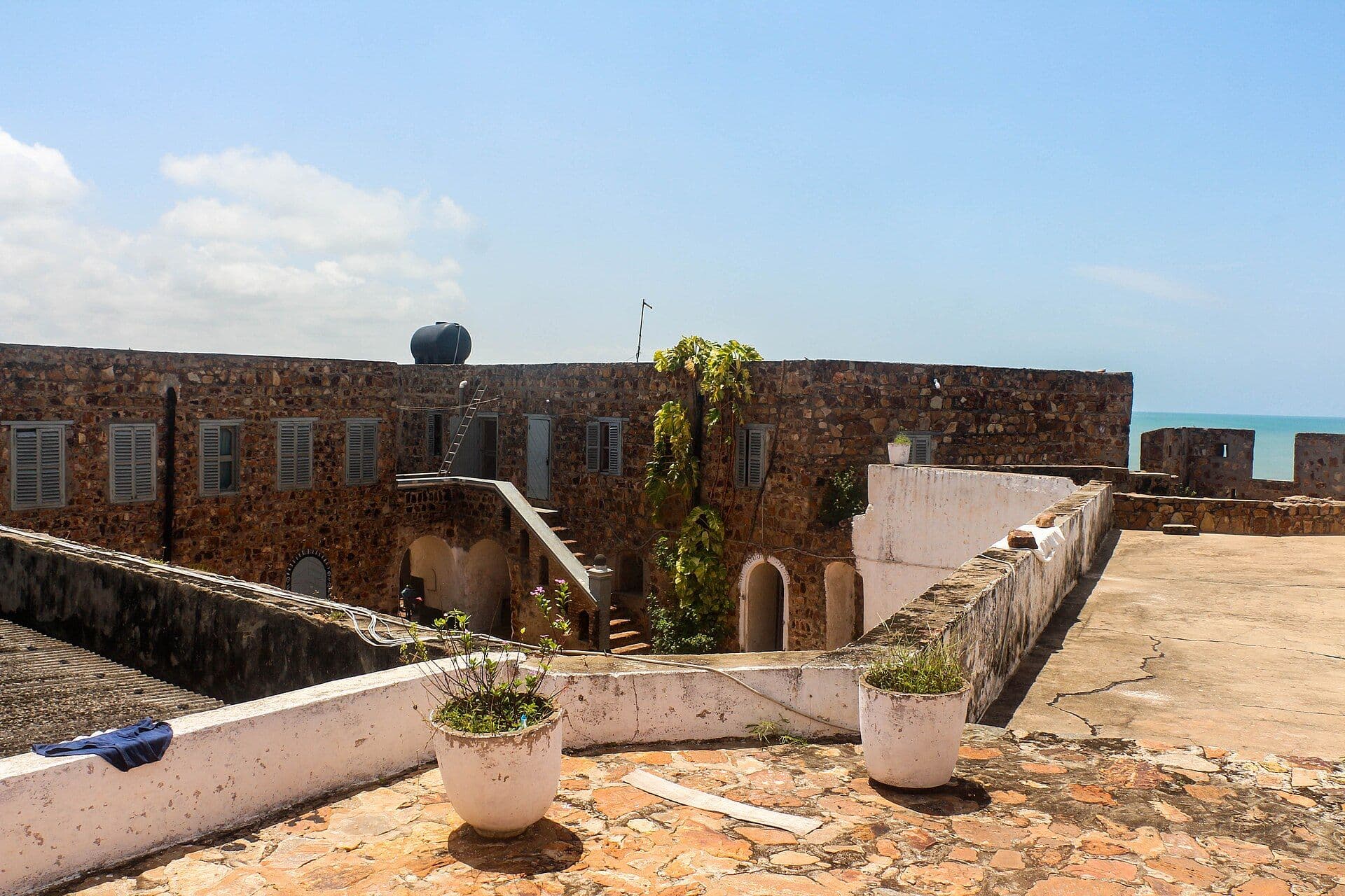 Fort Good Hope, Senya Beraku